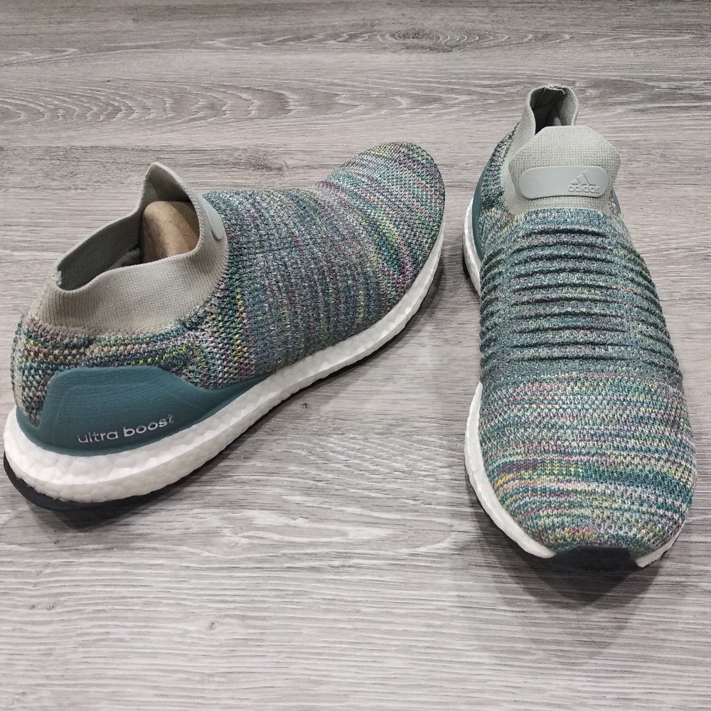 ULTRABOOST LACELESS - Picture 3 of 6